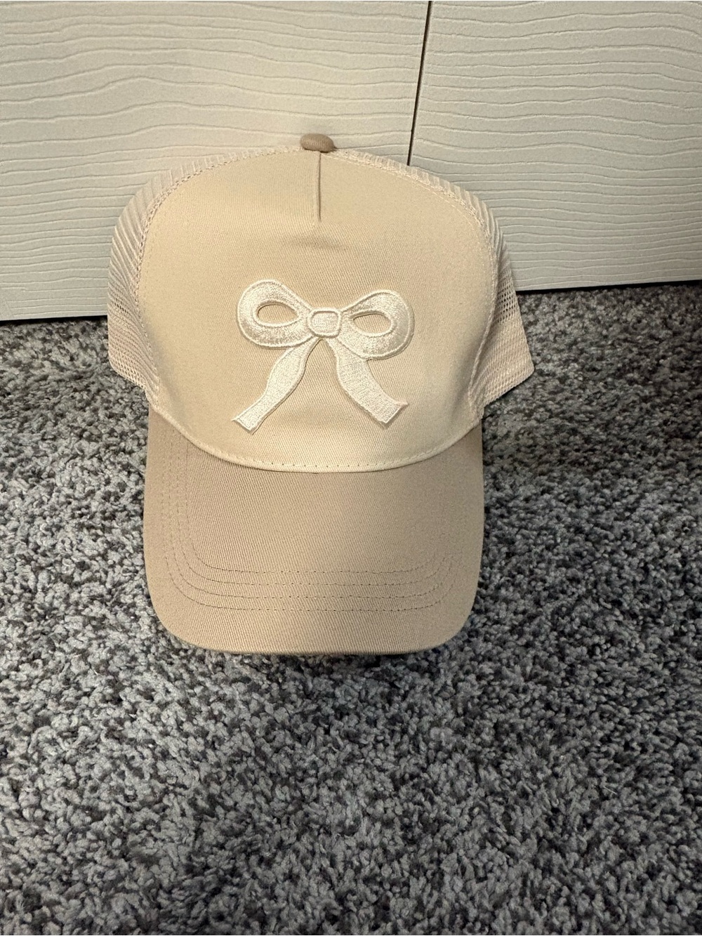 Women’s Beige Bow Trucker Hat